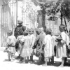 Армянские сироты Айнтапа во время посещения американского "Красного креста". 1919 год